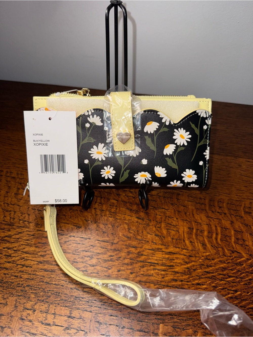 NWT Betsey Johnson XOPIXIE Daisy Bifold Wristlet Wallet